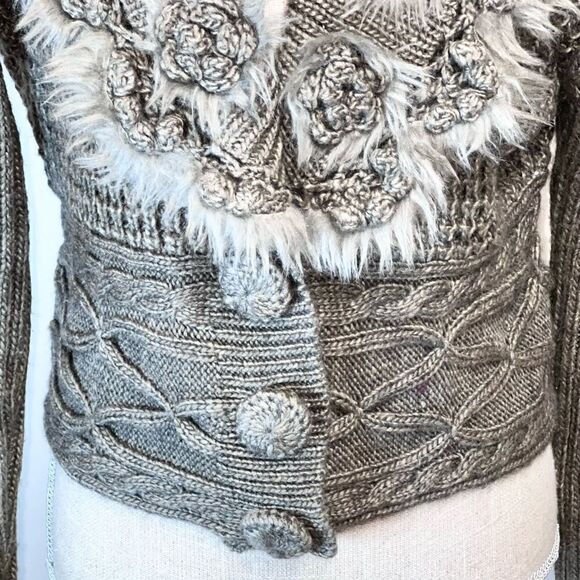 Roz & Ali Cable Knit Faux Fur Crocheted buttons & embellish Sz PL * Host Pick * - Picture 2 of 9